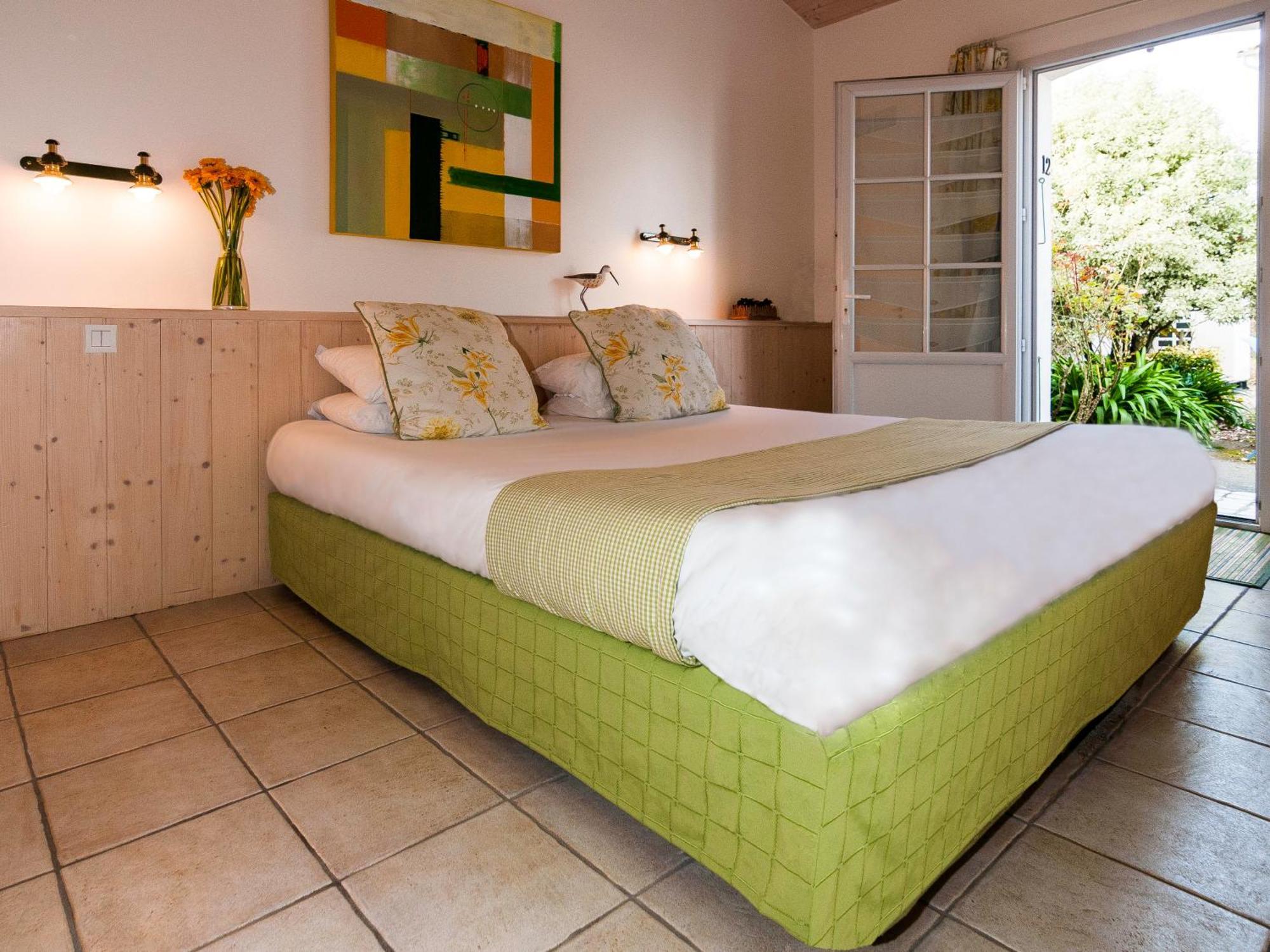 Hotel La Galiote En Re Ла Флот Екстериор снимка