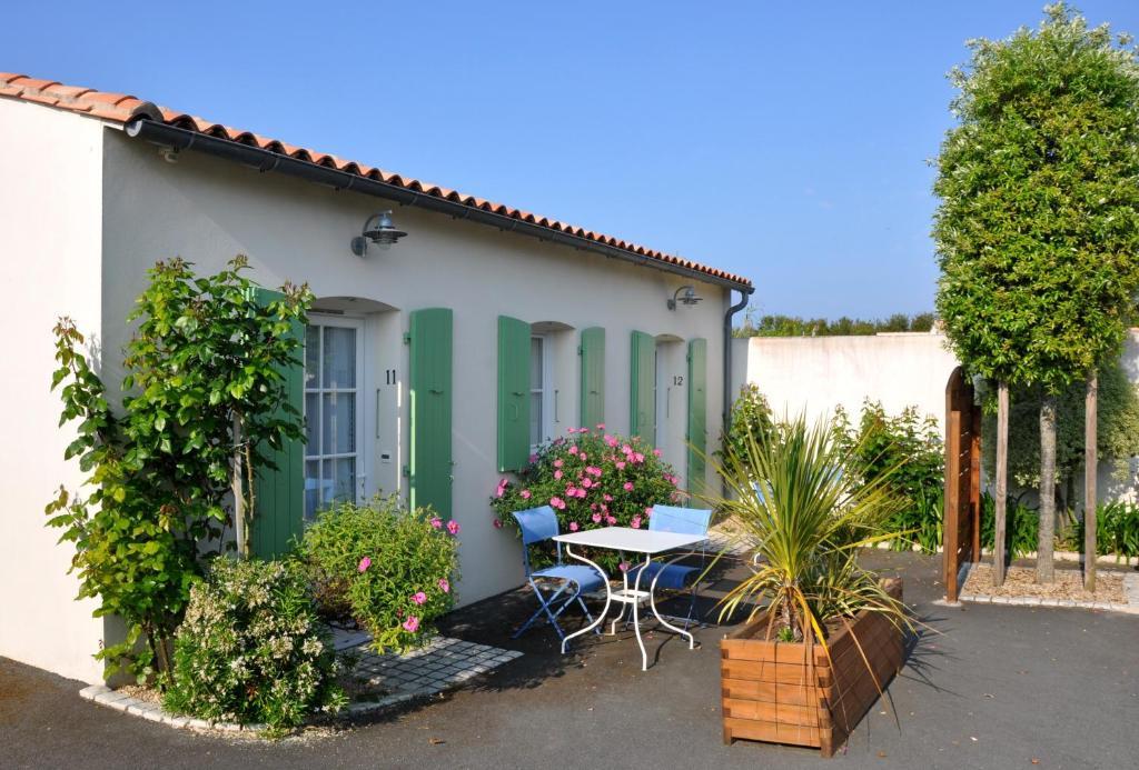 Hotel La Galiote En Re Ла Флот Екстериор снимка