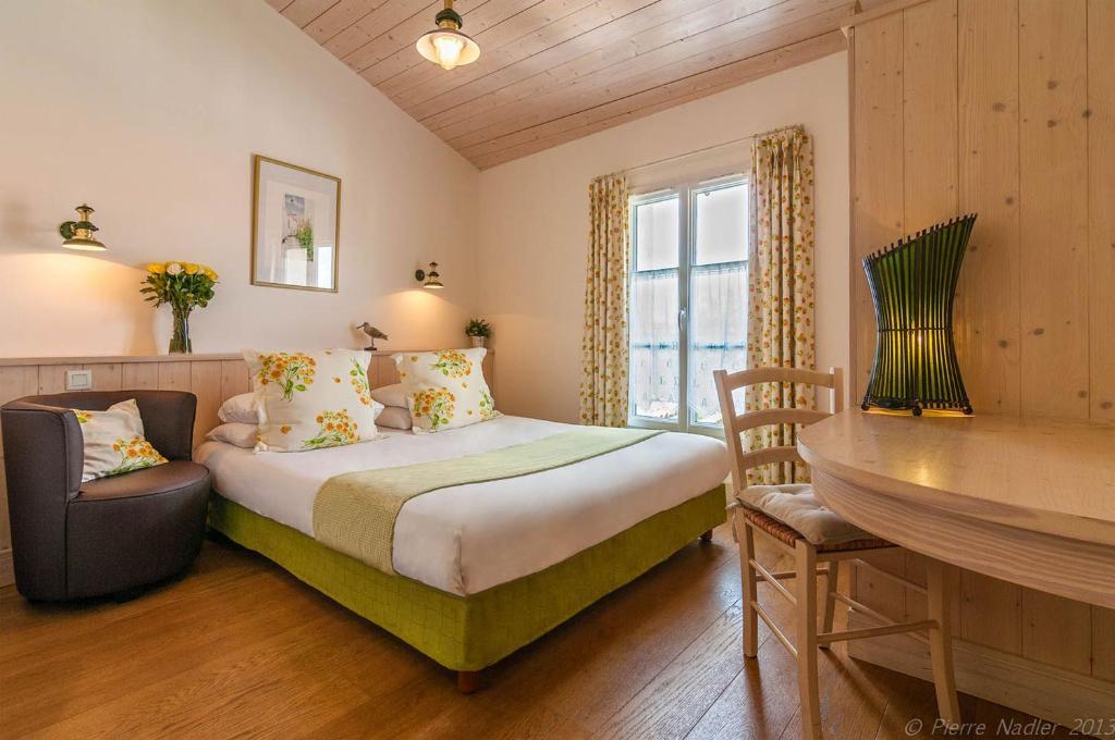 Hotel La Galiote En Re Ла Флот Екстериор снимка